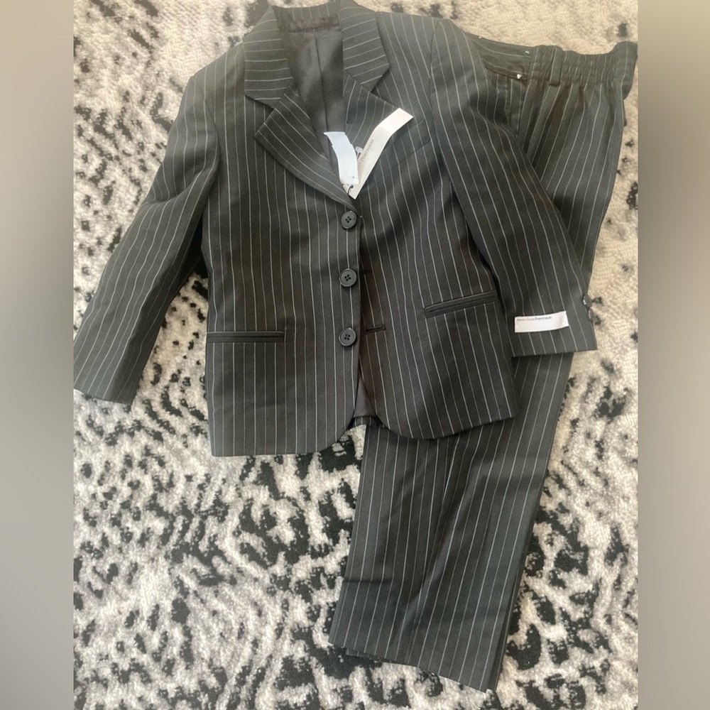 NEW WITH TAGS Perry Ellis 2 Piece Suit Size 5 Black Pinstripe